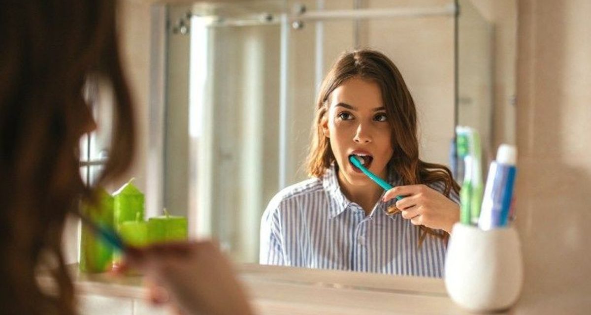 Mual Saat Gosok Gigi Di Pagi Hari, Apa Penyebabnya?