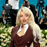 Penyanyi Sabrina Carpenter Mencapai Status Trendsetter Baru