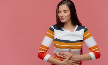 Alasan Ilmiah Kenapa Perut Terasa Geli Saat Jatuh Cinta