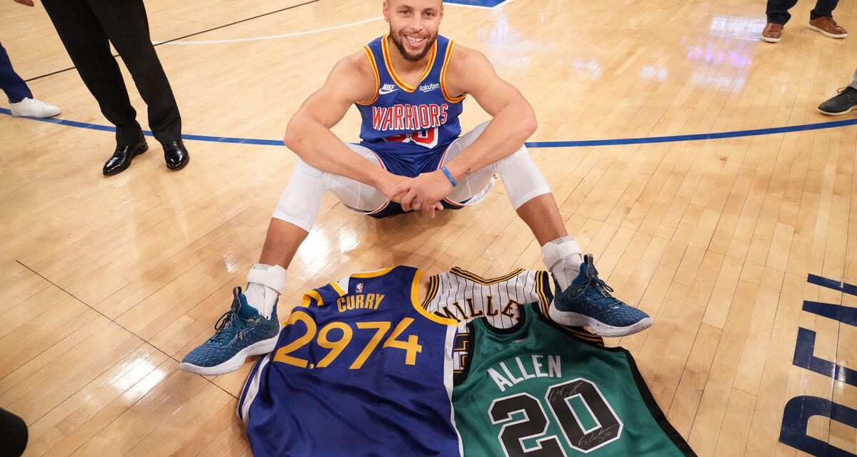 Stephen Curry Terkenal Karena Mampu Mencetak 3 Point Akurat