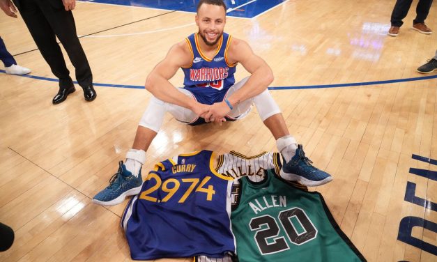 Stephen Curry Terkenal Karena Mampu Mencetak 3 Point Akurat