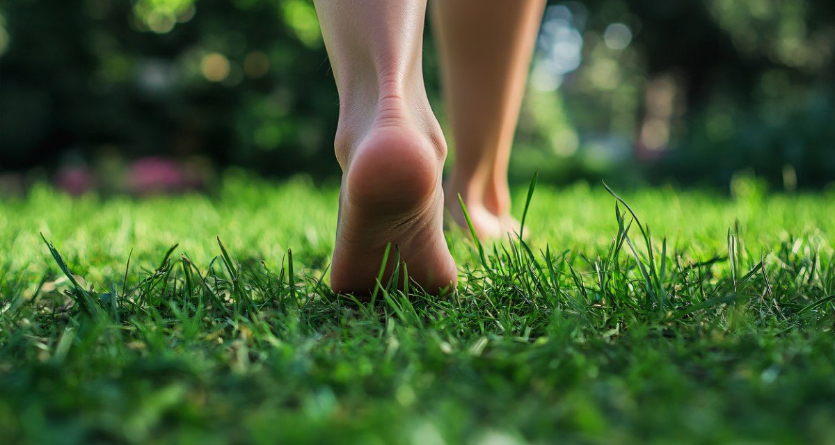 Barefoot Walking: Kebiasaan Sederhana Bisa Mengurangi Stres